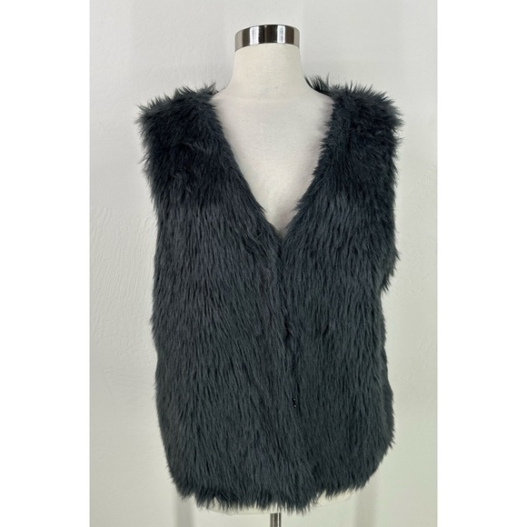 Charming Charlie Faux Fur Vest - Picture 1 of 8